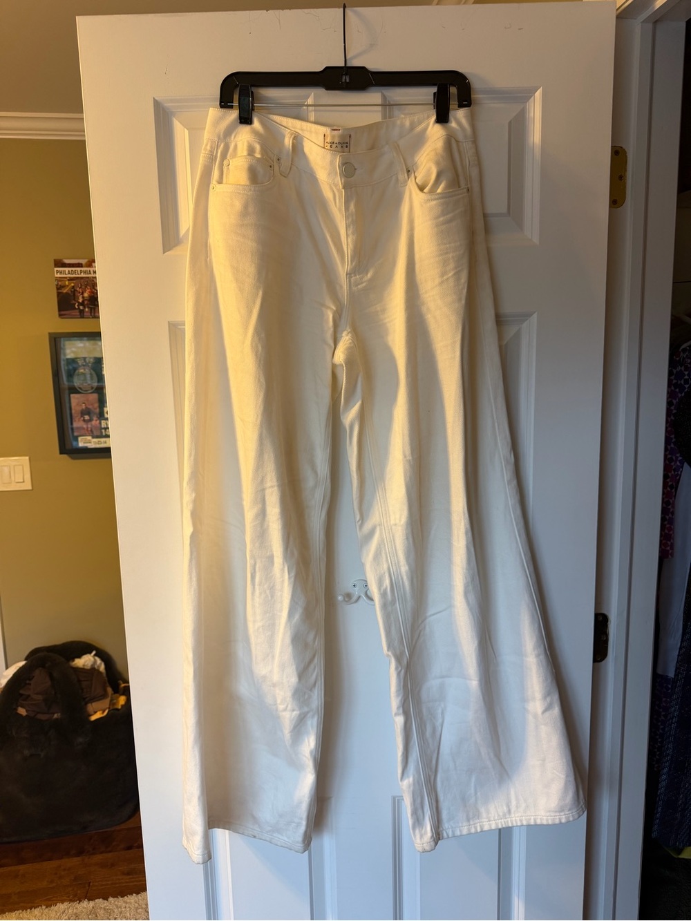 Alice + Olivia white low rise Amazing Jeans